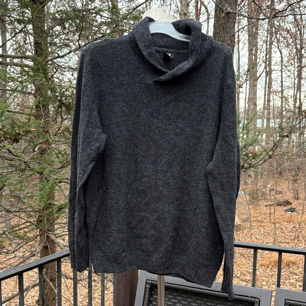H&M Dark Gray mockTurtleneck Sweater sz L